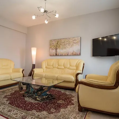 Friendly Flat 4