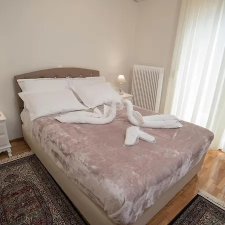 Friendly Flat 4 *