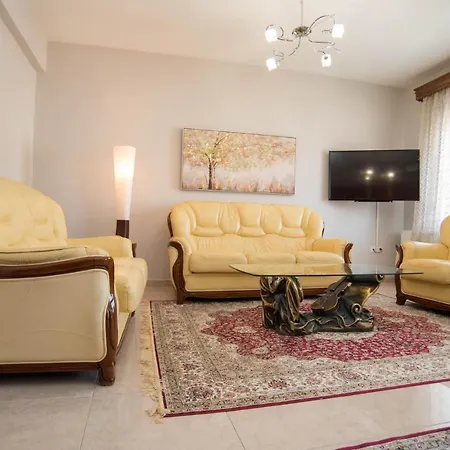 Friendly Flat 4 Edessa